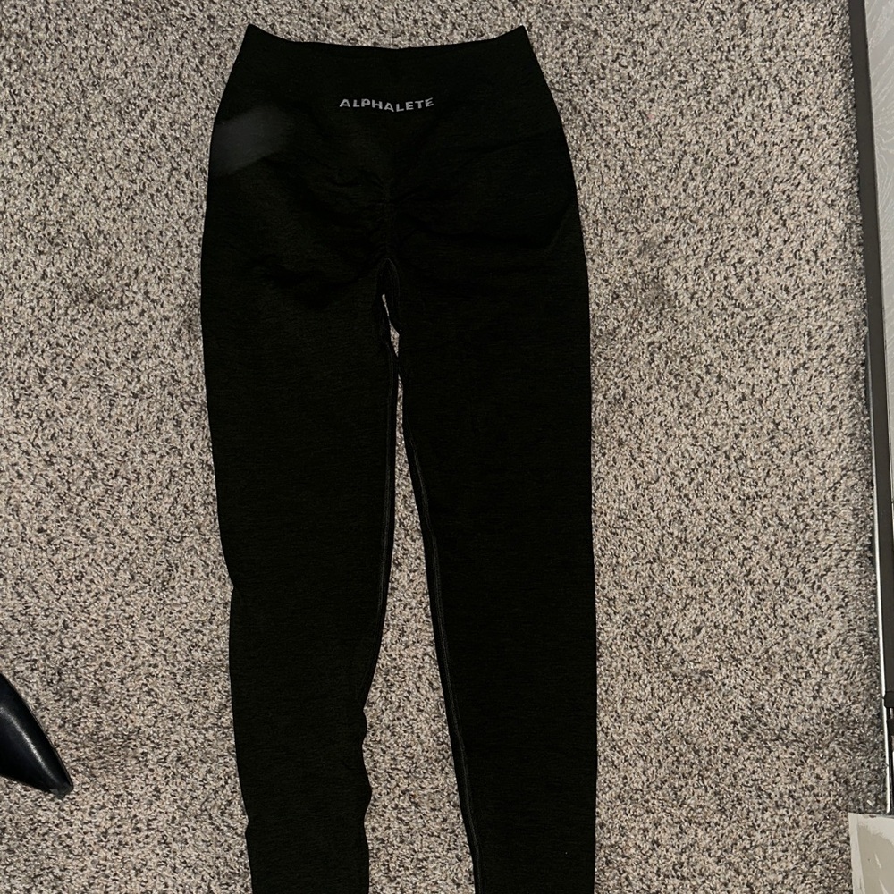 Alphalete Women’s Forest Green Scrunch  Leggings